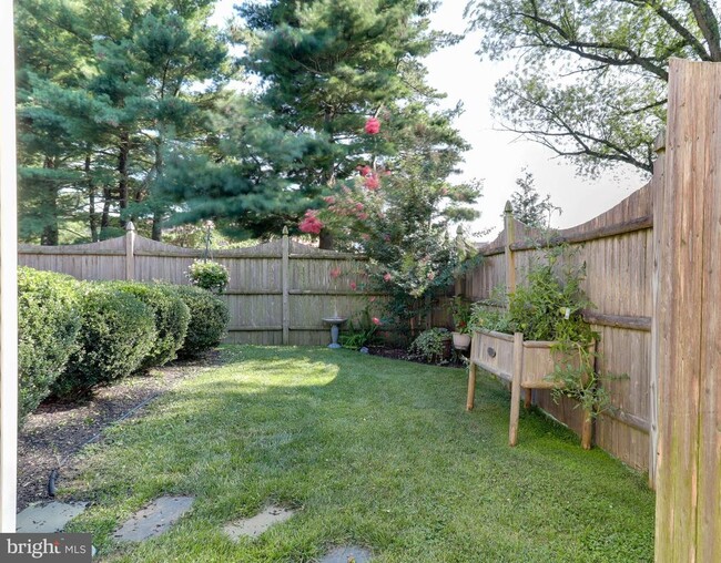 Building Photo - 31 Greensward Ln