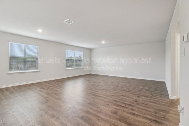 Building Photo - 11319 War Emblem