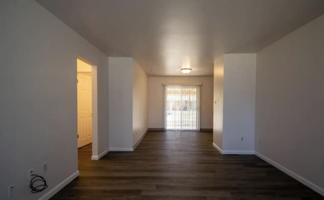 Building Photo - Cozy 2-Bed Home with Large Backyard & Garage