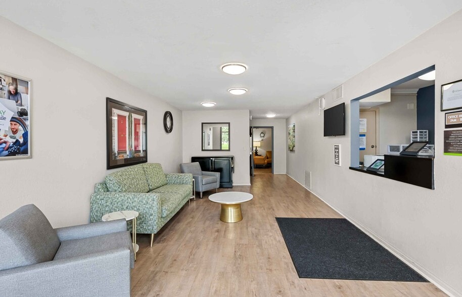 Building Photo - Furnished Studio-Fort Wayne - North