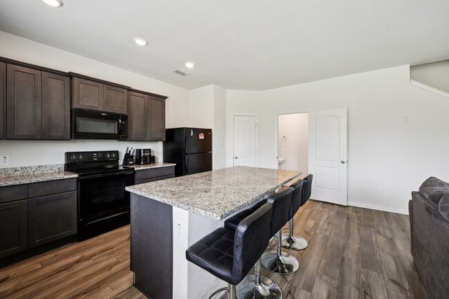 Building Photo - 1927 Churchill Downs Dr