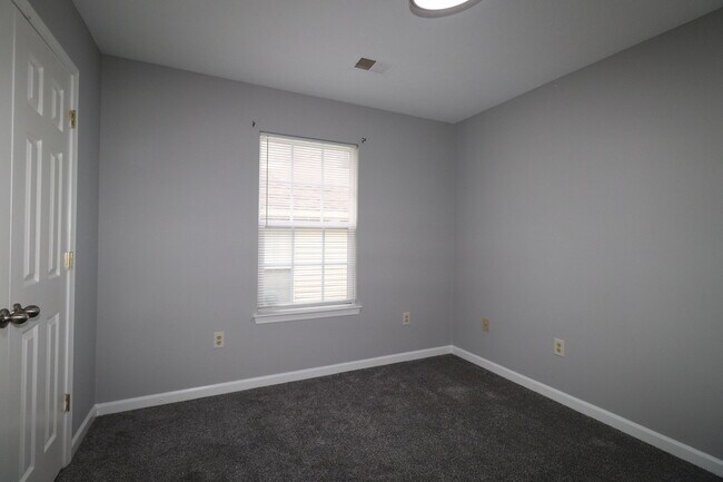 Building Photo - 125 Christopher Dr