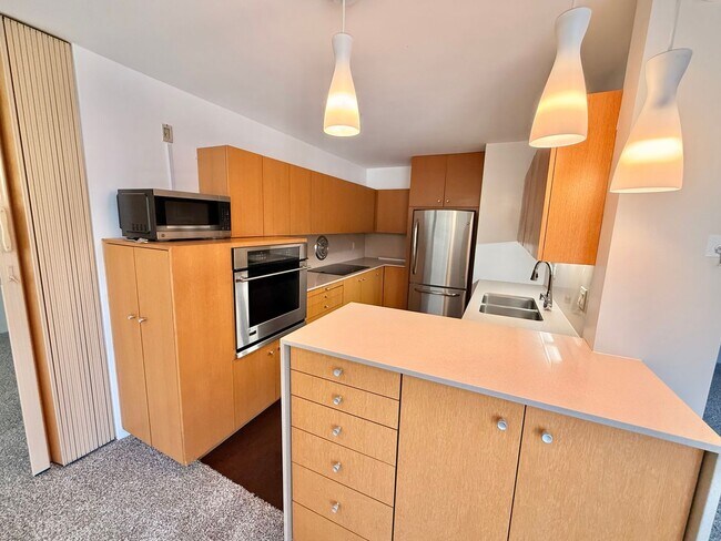 Building Photo - Mid-Century Modern Condo with Views of Balboa Park - 2 Bed x 2 Bath with Parking