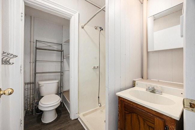 Building Photo - 121 S Clay St