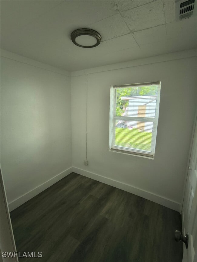 Building Photo - 3343-3347-3347 Dora St