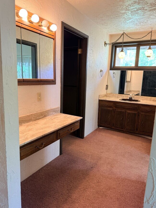 Building Photo - 4 Bed 2.5 Bath House with yard in McLaren Ranch