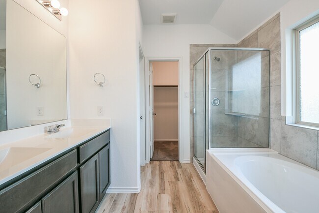 Building Photo - 18825 Amaro Hills Dr