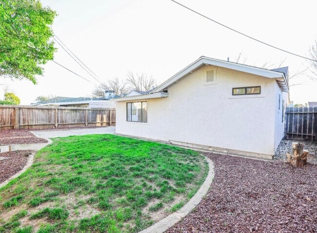 Building Photo - 5331 Bradford Dr