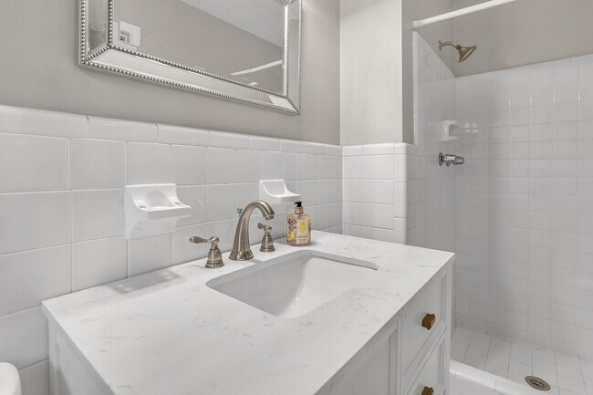 Building Photo - Prestigious Dunwoody Georgia