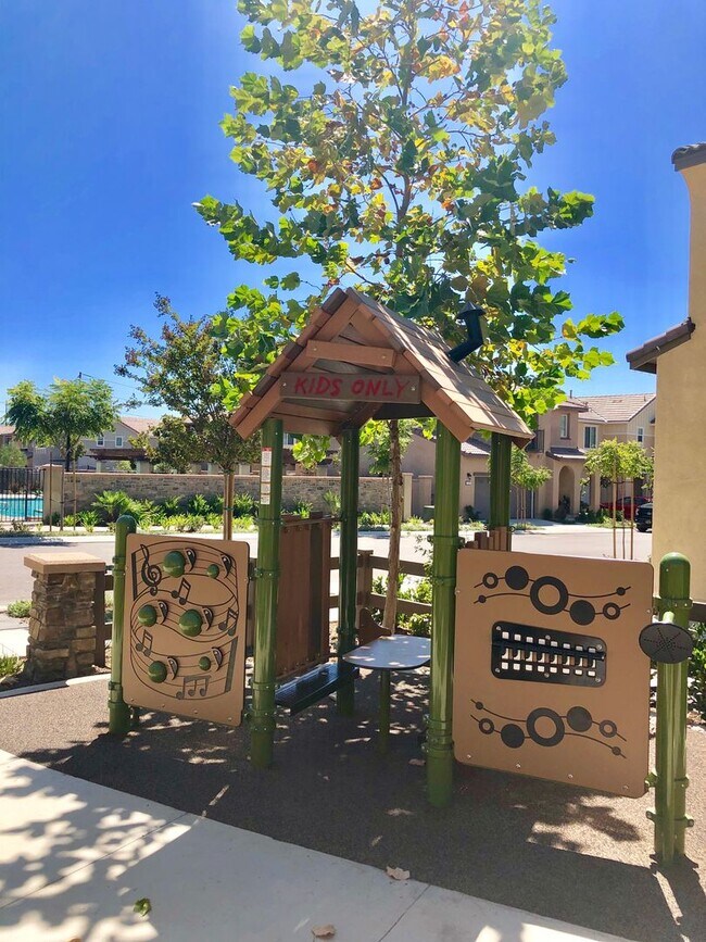 Building Photo - Lovely Two-Story Home in the New Community...