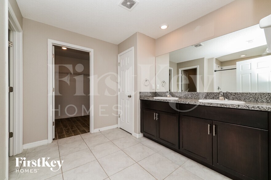 Building Photo - 10512 Strawberry Tetra Dr