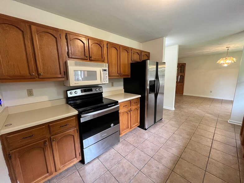 Building Photo - 10093 Fox Chase Dr