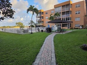Building Photo - 3048 Sunrise Lakes Dr E