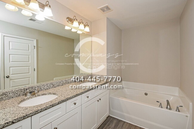 Building Photo - 109 Squarewood Ln NW