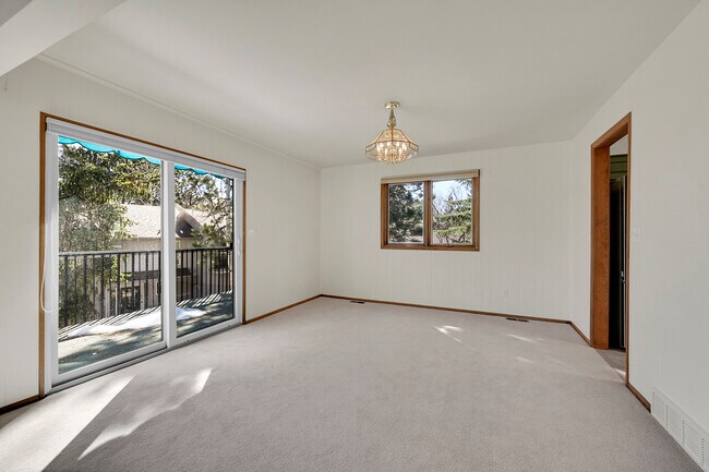 Building Photo - 2356 S Hiwan Dr