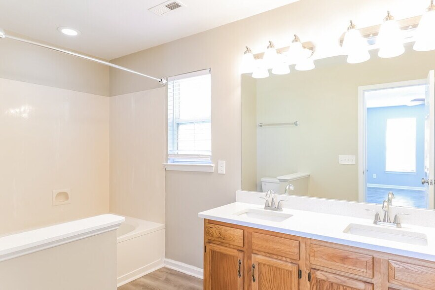 Building Photo - 13024 Peacock Ln