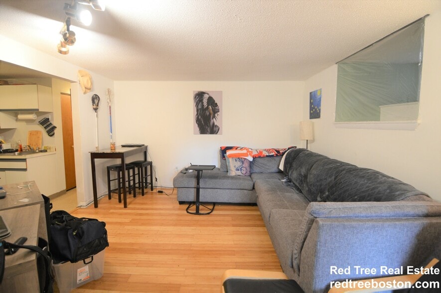 Building Photo - 21 Kinross Rd