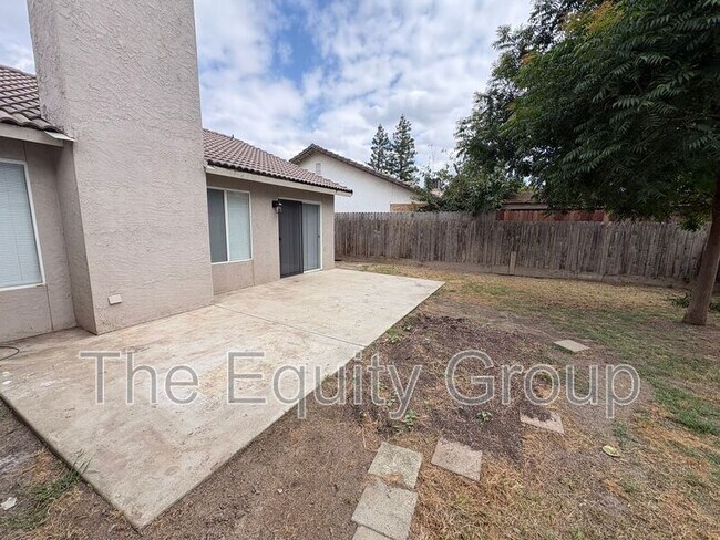 Building Photo - 723 N Simon St