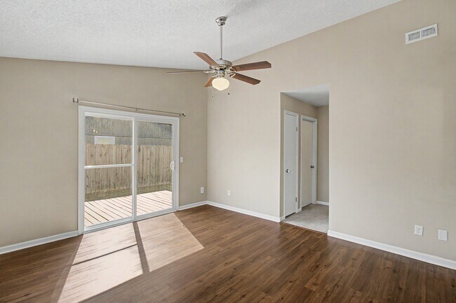 Building Photo - 1384 Forest Lake Dr