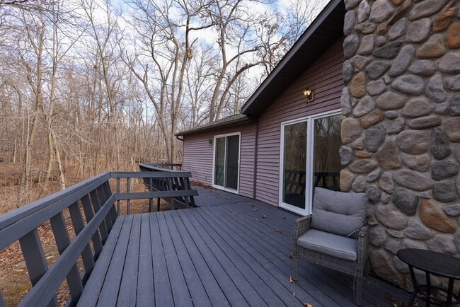 Building Photo - 55 Fairoaks Dr