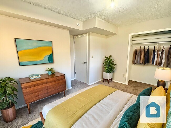 Building Photo - 603 W Routt Ave