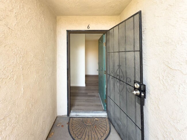 Building Photo - 2 BEDROOM 2 BATH CONDO IN GATED COMMUNITY ...