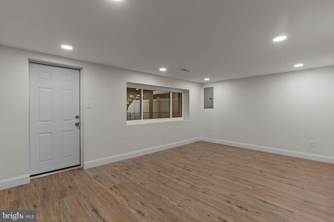 Building Photo - 12400 Medford Rd