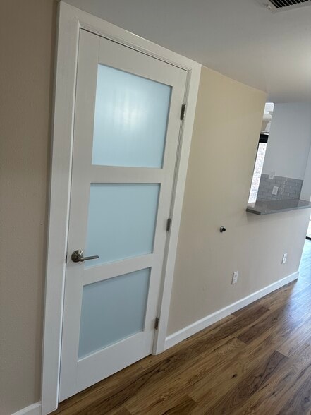 Laundry room/pantry door - 4800 N Stanton St
