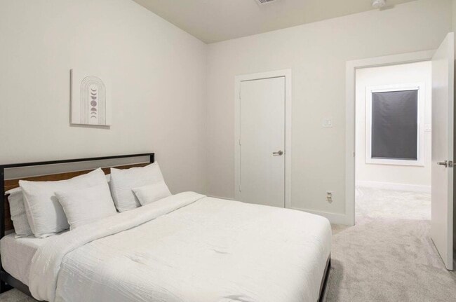 Building Photo - 10211 Las Nubes Ave