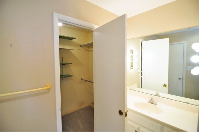 Building Photo - Large home with a pool.