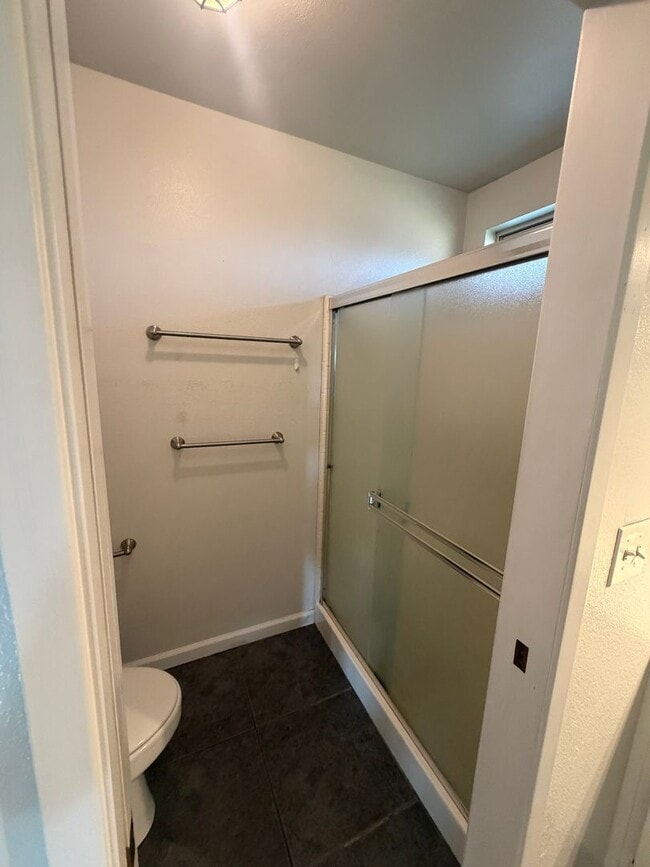 Building Photo - Charming 3 bedroom 2 bathroom home located in Lemoore