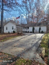 Building Photo - 140 Shelley Ln