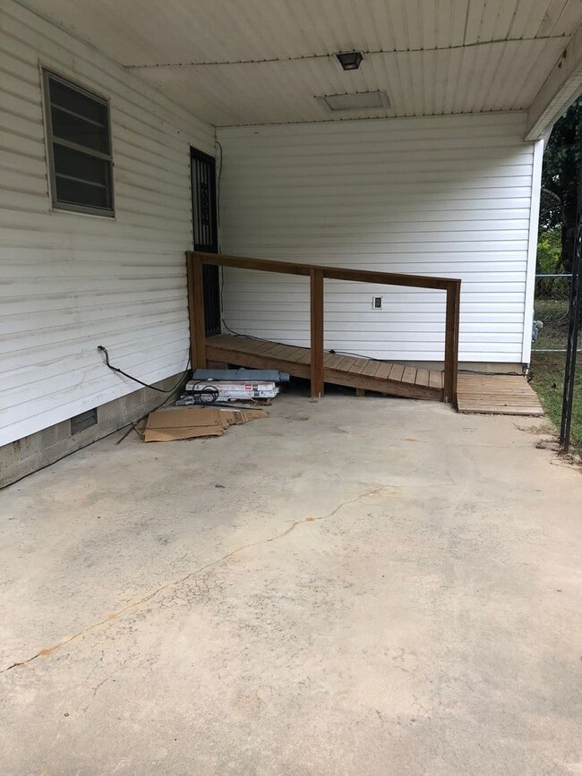 Building Photo - Charming Single-Story Home on a Spacious Lot