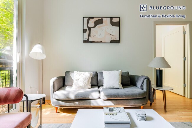 Building Photo - 320 D St