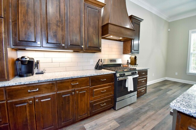 Building Photo - Beautiful 5 Bed 4 Bath Home in Ruston!