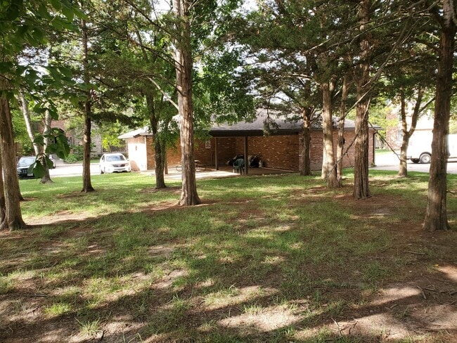 Building Photo - 3 bd, 2.5 ba Village South condo, great so...