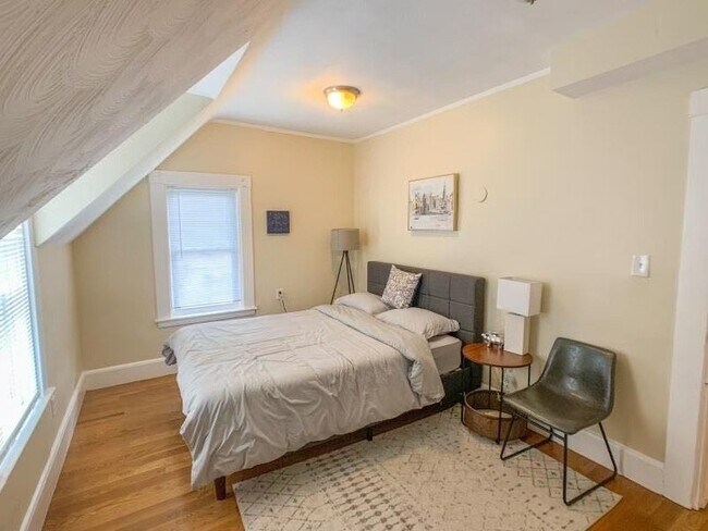 Building Photo - 50 Gardner St