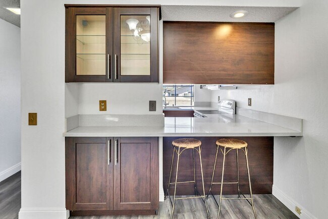 Building Photo - 8878 Regents Rd