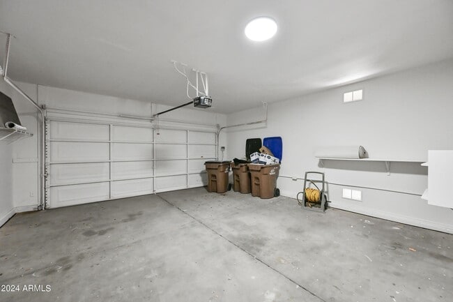 Building Photo - 1949 E Saddle Dr