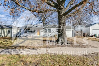 Building Photo - Lovely 3 Bedroom Home with all Hard Floors