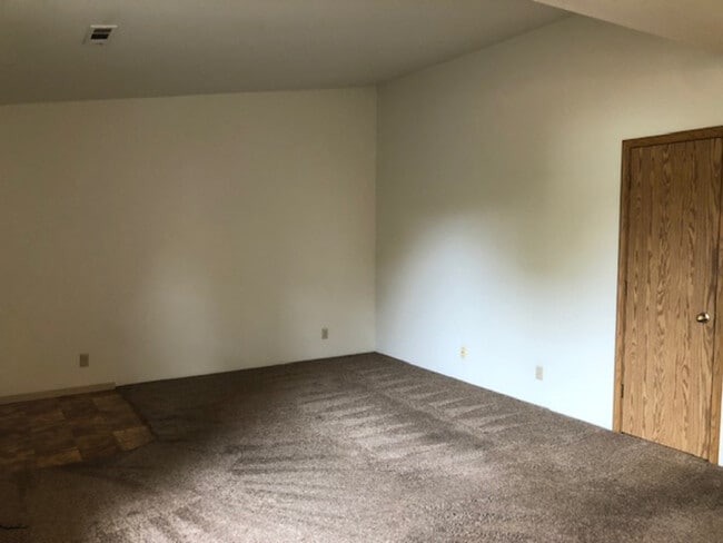 Building Photo - 475 Scenic Dr