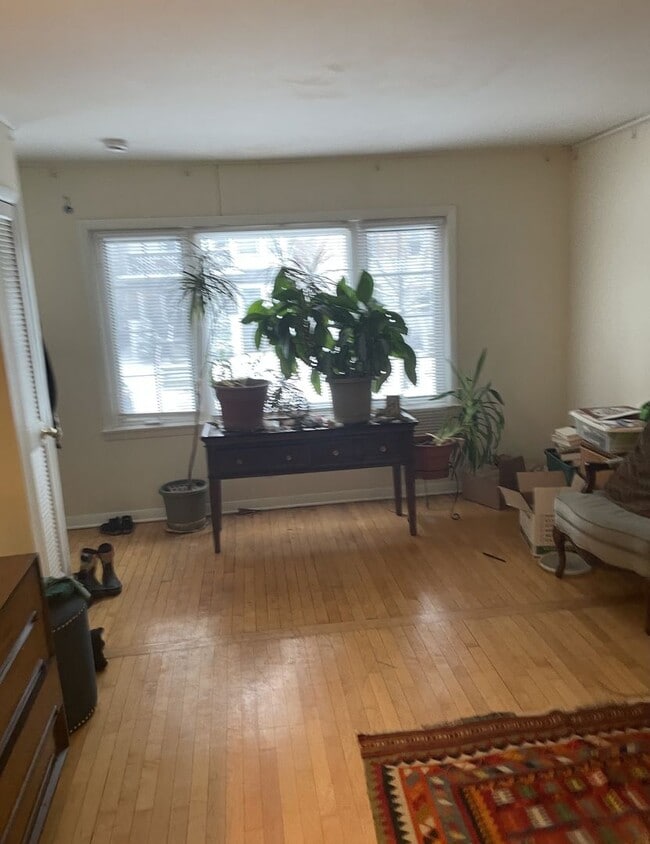 Building Photo - 3114 N Newhall St