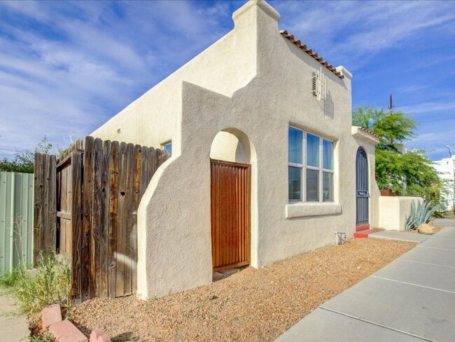 Building Photo - Cozy & Stylish 2-Bedroom Home with Spacious Backyard!  WATER, TRASH AND SEWER INCLUDED!!!!!