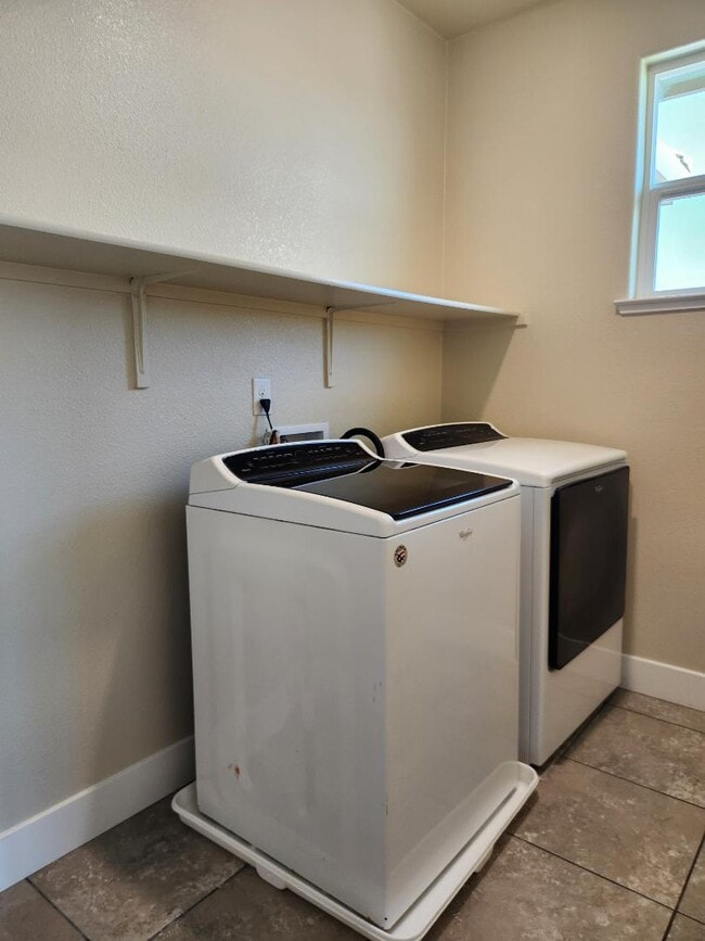 Building Photo - 10068 Carinata Dr