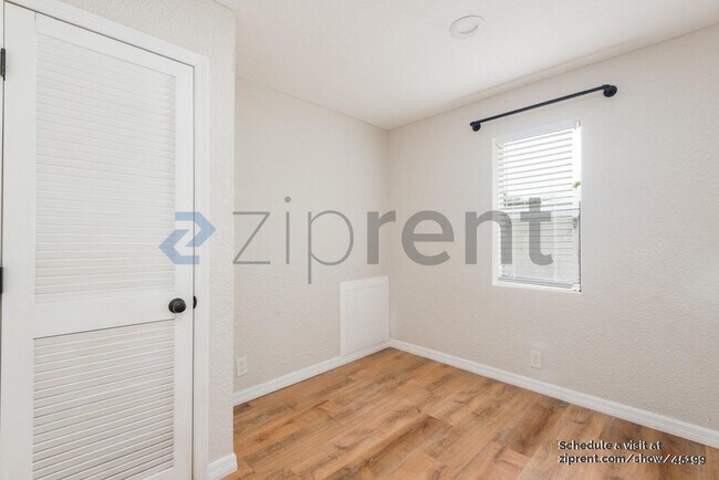 Building Photo - 909 E 28th Ave