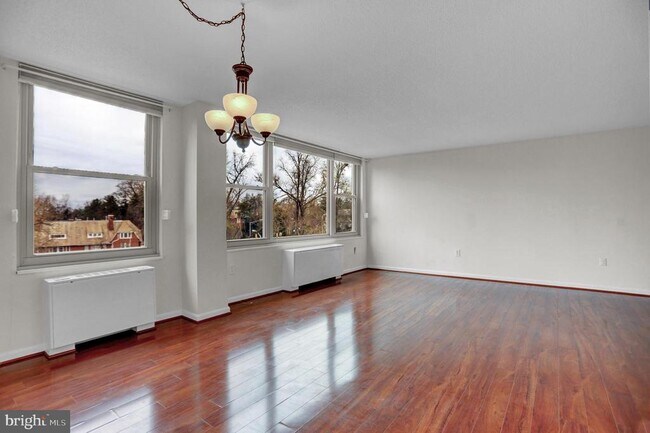 Building Photo - 4401 Roland Ave