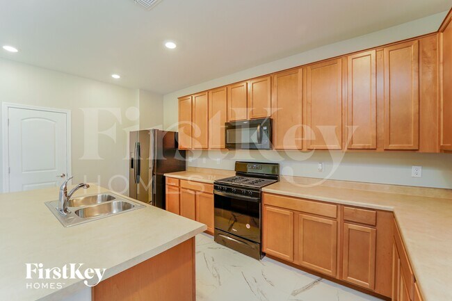 Building Photo - 7875 N Scholes Ave