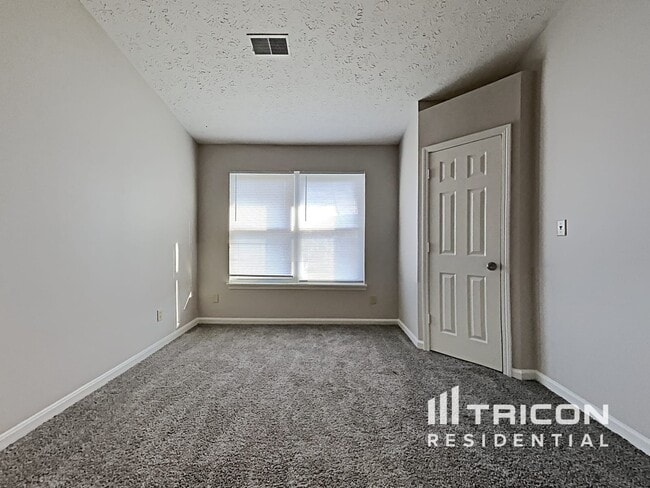 Building Photo - 4921 May Ridge Ln