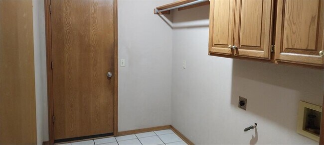 Building Photo - 441 Cactus Rd
