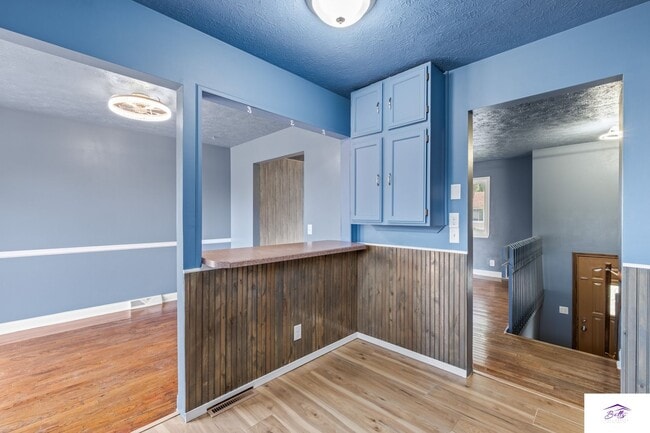 Building Photo - 5911 S 137th St